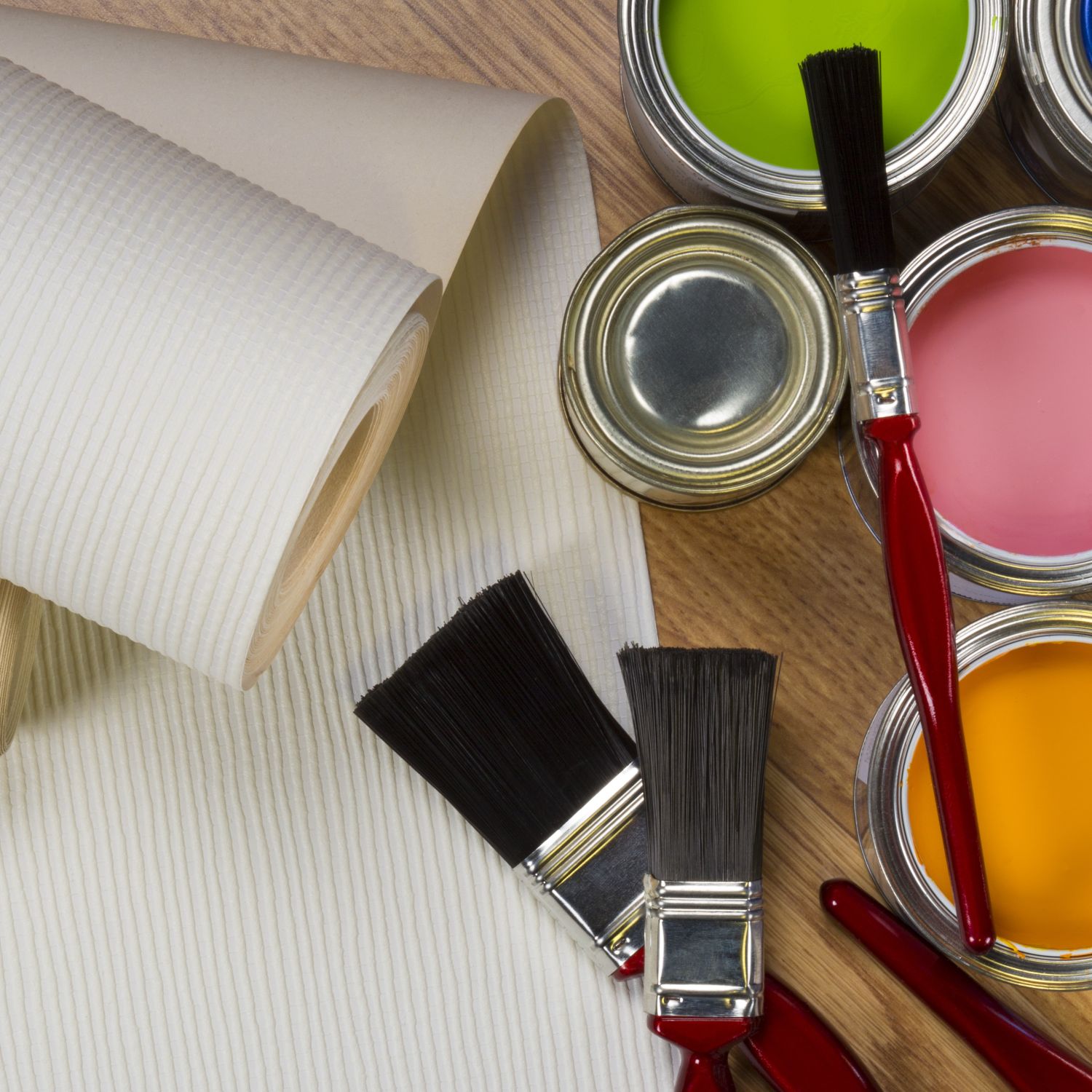 Malerfarben und Pinsel